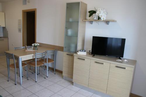 2 bedrooms, 5 beds