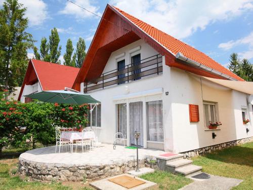 Holiday Home Margaret by Interhome in Balatonfenyves