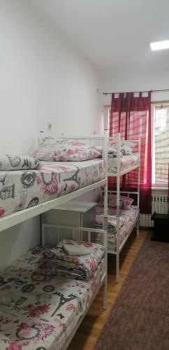 4 bunk beds