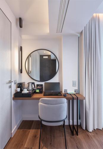 Ivis 4 Boutique Hotel - image 11
