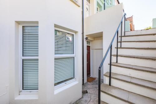 Newly renovated 2 bedroom apartment with garden