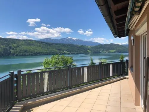 Seeblick in Döbriach, Österreich