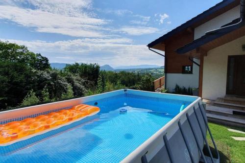 Annecy, jacuzzi/piscine, vue incroyable au calme gîte à louer Sergy