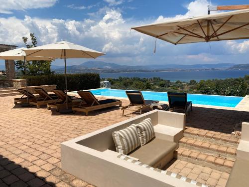 Peldbaseins, Big Blue Villa Porto Heli in Aghios Emilianos