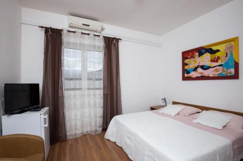 Double or Twin Room with Balcony and Sea View