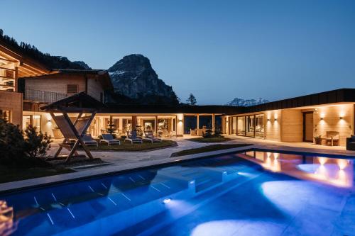Kolfuschgerhof Mountain Resort 3