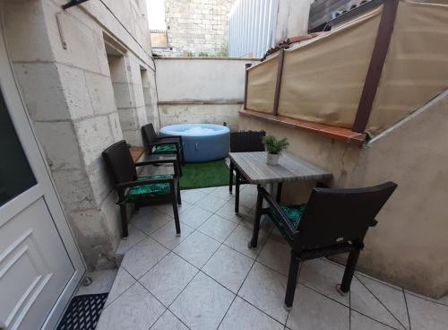 Joli petit loft dans echoppe pierre centre-ville