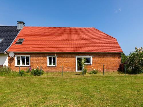 Snug Holiday Home in Divitz Spoldershagen near Skydiving