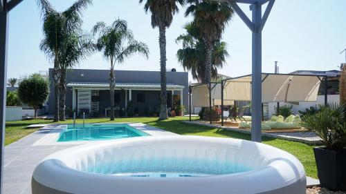 Dependance in Villa con piscina
