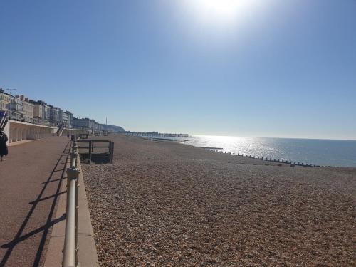 Picture of Central Hastings, Stylish-Luxe, Seaside Apartment.