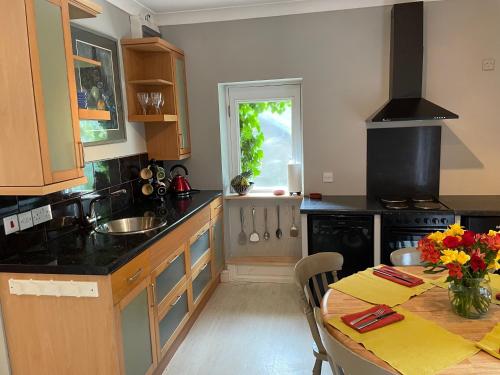 廚房, Milkwood Cottage in 科文