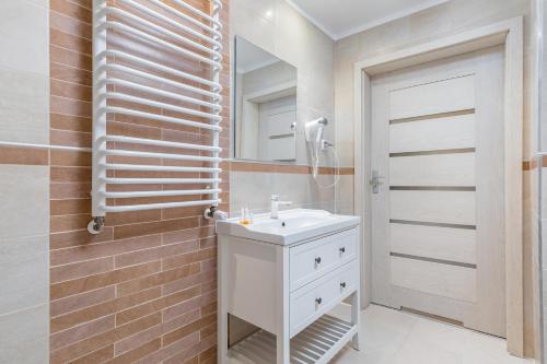 Apartamenty Feniks by Noclegi Renters - image 2
