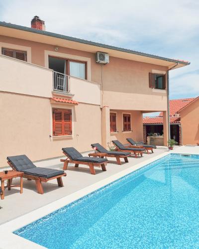  Apartments Matešić, Unterkunft in Ninski Stanovi