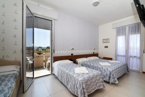 Quad room, sea view, beach view