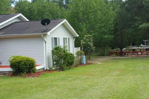 The Lake House at Turtle Cove: Cozy relaxing lake home with dock on wooded lot.