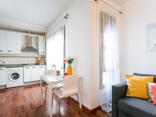 One-Bedroom Apartment image 5