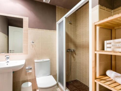 One-Bedroom Apartment image 4