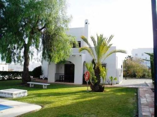 villa set in gardens ideal for families in Mojácar