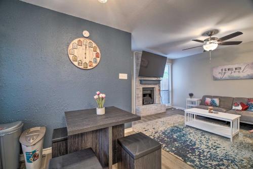 Charming Condo with Pool about 2 Mi to Texas A and M! - image 3