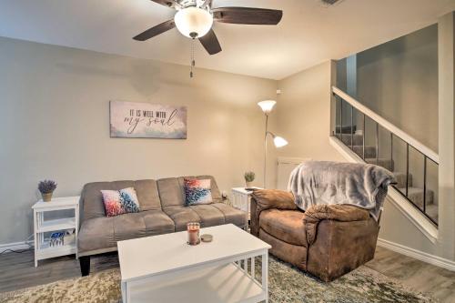 Charming Condo with Pool about 2 Mi to Texas A and M! - main image