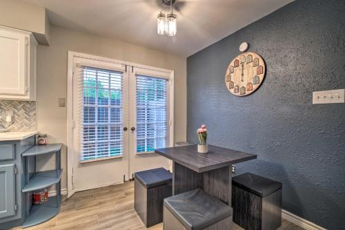Charming Condo with Pool about 2 Mi to Texas A and M! - image 4