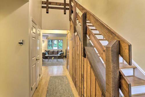 Contemporary Poconos Townhome - Ski and Swim! - image 8
