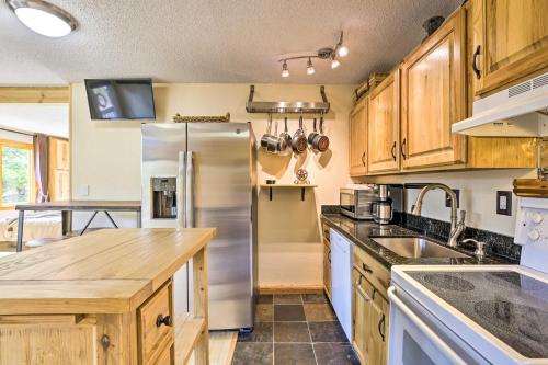 Rustic Keystone Condo with Pool Walk to Lifts! - image 8