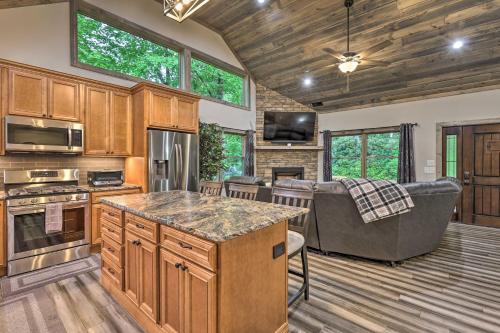Sprawling Blowing Rock Escape with Theater and Hot Tub - image 3