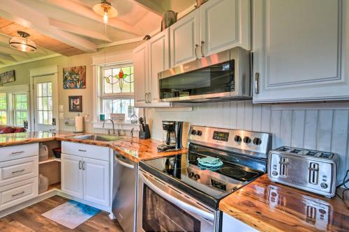 Renovated Bay City Cabin with On-Site Dock! - image 7