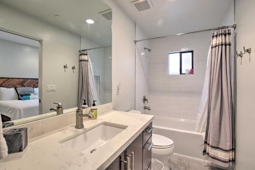 Upscale Beach Rowhome with Rooftop and Bay Views!