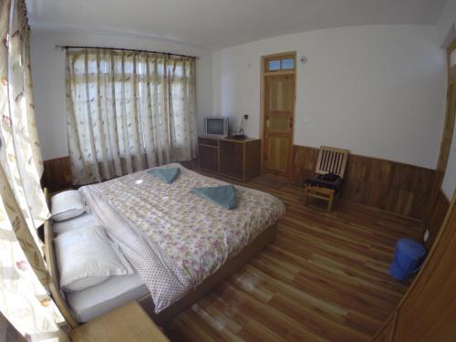 Barath Hotel & Guest House