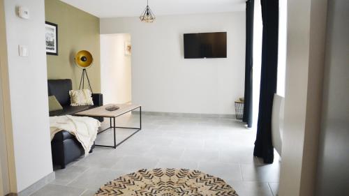 2 bedrooms, 5 beds