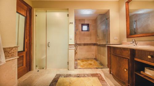 Golden Bear Lodge Studio AB122