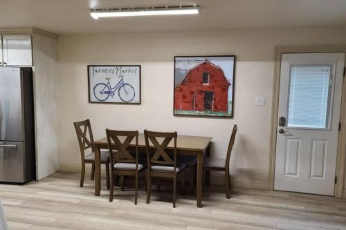 Farm House stay with soaking tub and hot tub barn in Baton Rouge Downtown