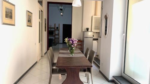Casa del Plebiscito, Neapel (Foto 6)