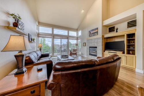 Eagle Crest Tree Top Hideaway - main image