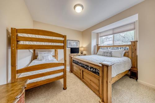 Eagle Crest Tree Top Hideaway - image 9