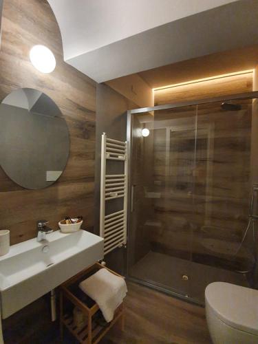 Standard Double Room image 4