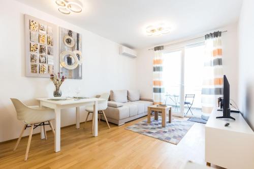 Tanja modern apartment with balcony and parking garage