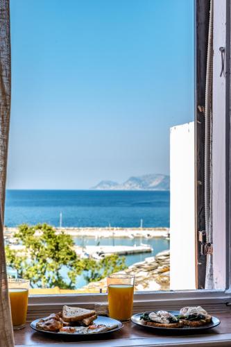 Standard Twin Room with Sea View image 9
