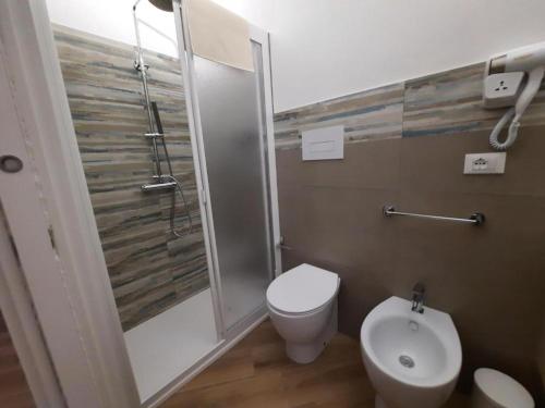 Deluxe Room (2 Adults + 1 Child) image 3