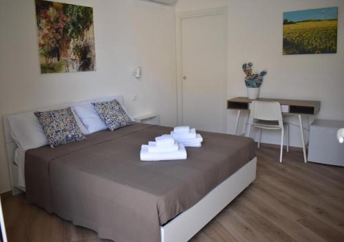 Double Room image 2