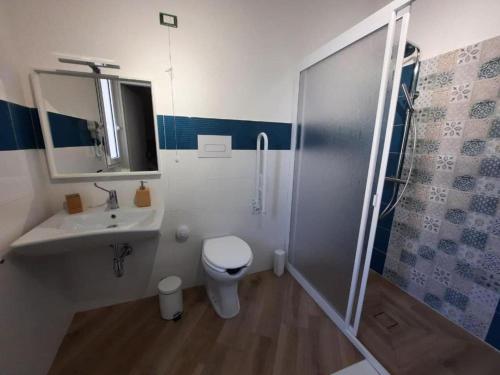 Deluxe Room (2 Adults + 1 Child) image 2