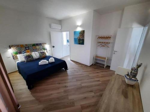 Deluxe Room (2 Adults + 1 Child) image 1