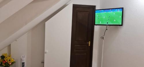 Facilities, Arato Vendeghaz in Dios