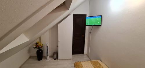 Facilities, Arato Vendeghaz in Dios