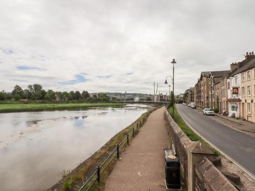 25 St Georges Quay - image 2