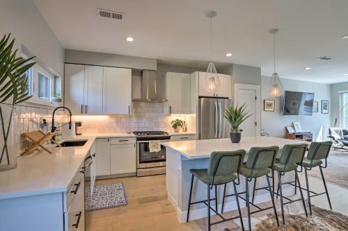 Luxe Sloans Lake Townhome with Rooftop Hot Tub - image 4