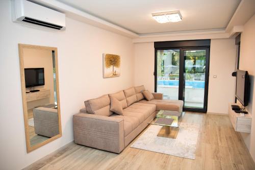 Apartment with Pool View  image 3