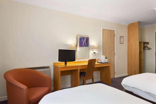 Days Inn Hamilton - image 4